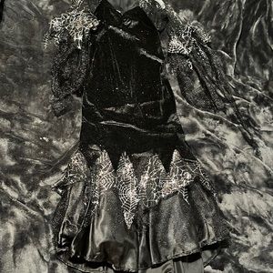 Black chasing fireflies witch costume for kids size 4 shoes size 11/12